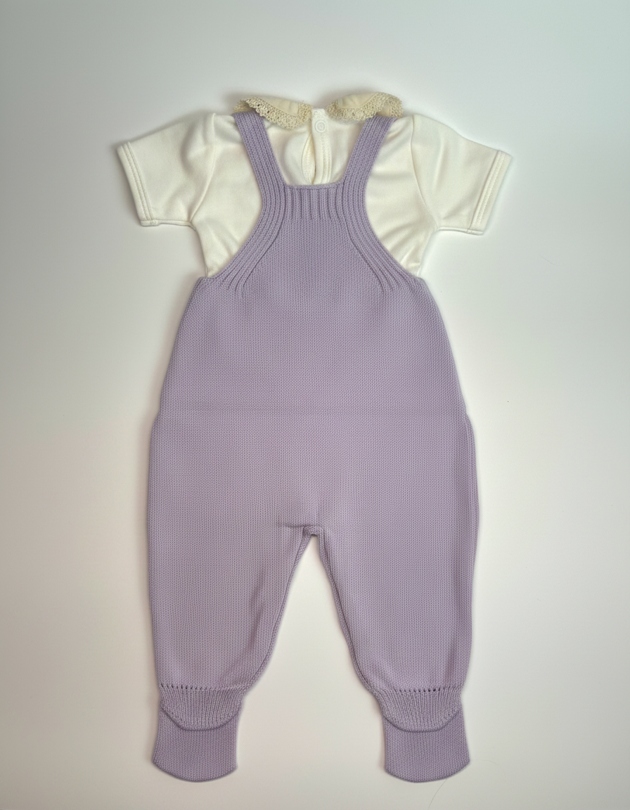 Conjunto Saída Maternidade + Manta - Jardineira com Pézinho (Lilás)