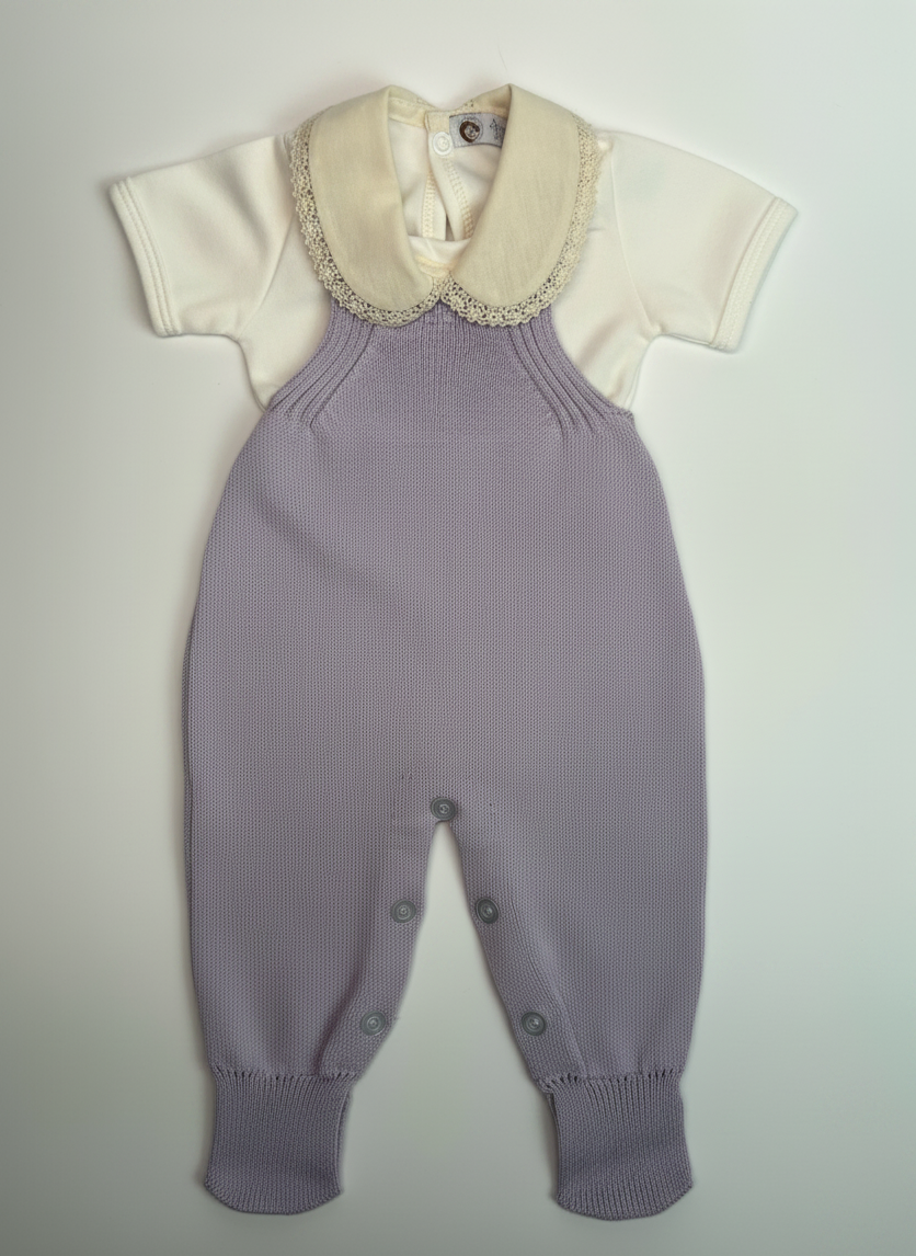 Conjunto Saída Maternidade + Manta - Jardineira com Pézinho (Lilás)